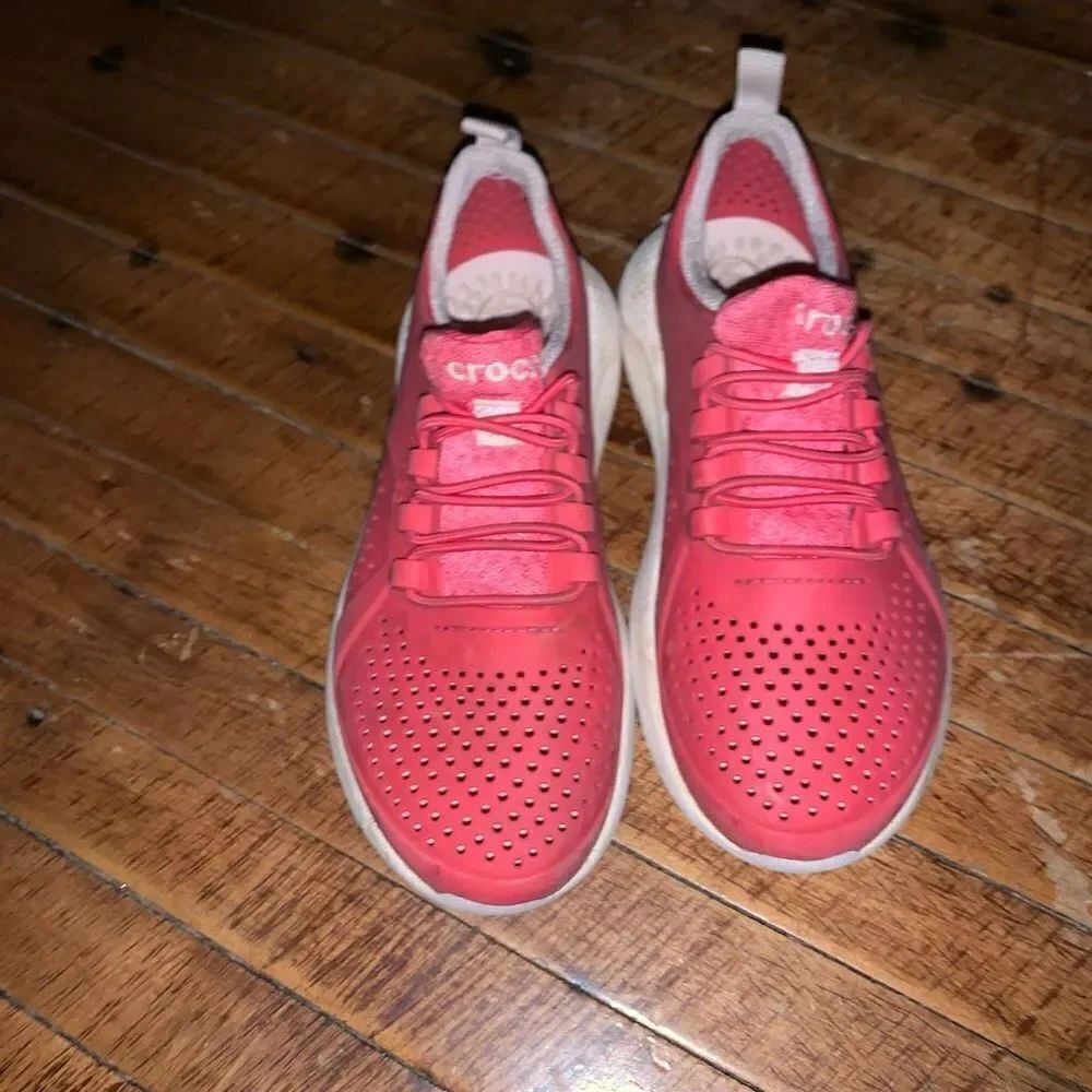 Crocs closed toe red vented 11 rubber washable sneakers
